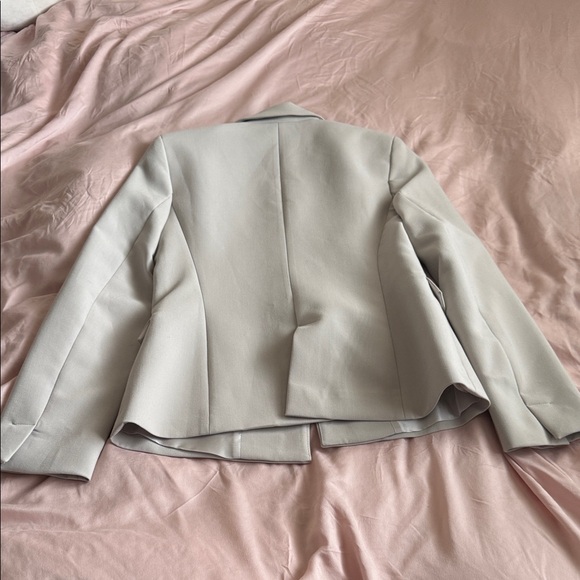Zara Women's Light Grey Blazer - Picture 3 of 4